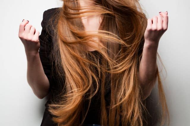 Terveet pitkät hiukset